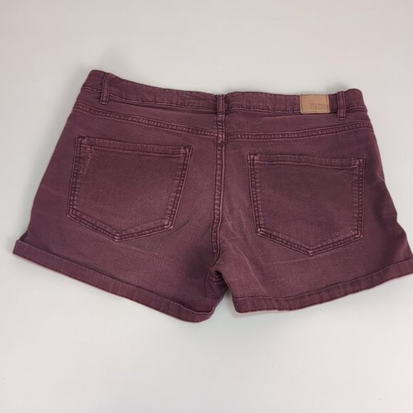3/$20 H&M Divided Red Concept Denim Shorts Cuffed Purple Distressed Jean - Picture 5 of 9